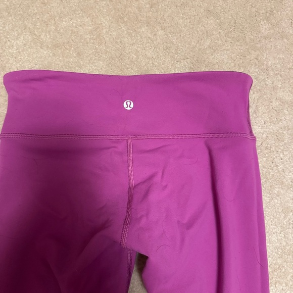 Lululemon Black and Fucsia reversible capri Leggings - Picture 3 of 3